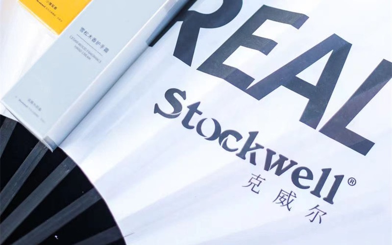 克威爾攜手時尚雜志，揭秘明星發(fā)型背后的秘密武器——發(fā)蠟與發(fā)泥！